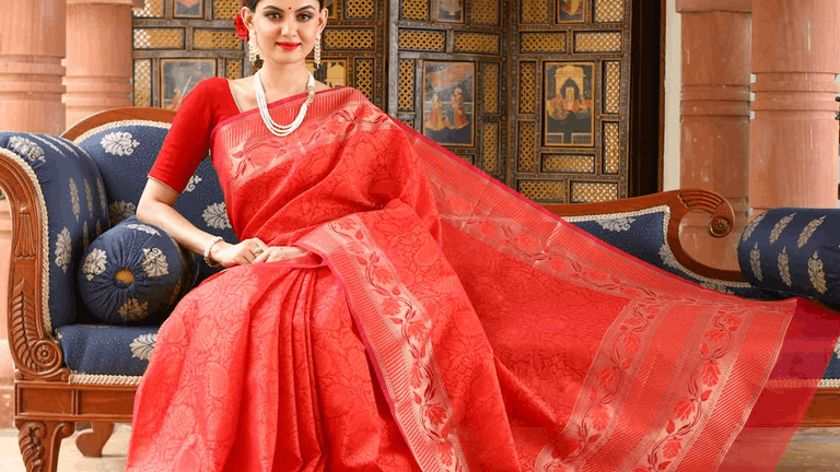 lipstick-shades-for-red-saree.png